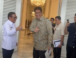 Menkeu Purbaya Sambangi Balai Kota, Diacungi Jempol oleh Pramono