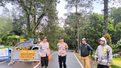 Ada Longsor, Jalur Akses Batu-Mojokerto Via Cangar Ditutup