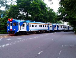 Rel Kereta di Tengah Jalan Solo Ternyata Aktif, Waspadai Jam-jam Ini