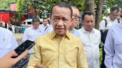 Bahlil akan beri insentif konversi motor bensin jadi listrik